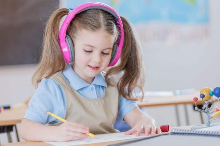 Why Headphones In Schools Are Needed?